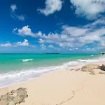 Studio 7 - Oceanfront Apartment